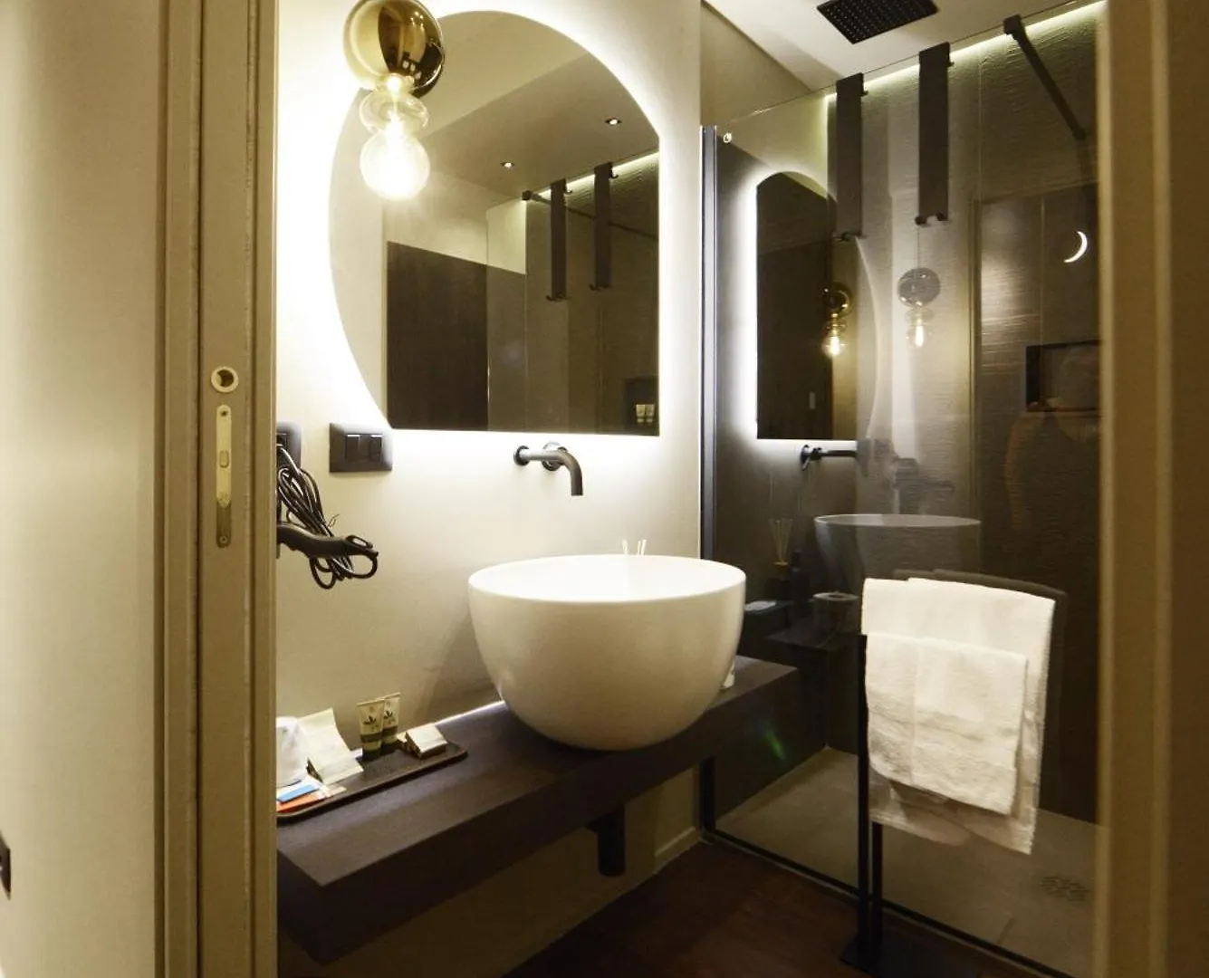 Di Fronte A Suite Palermo İtalya